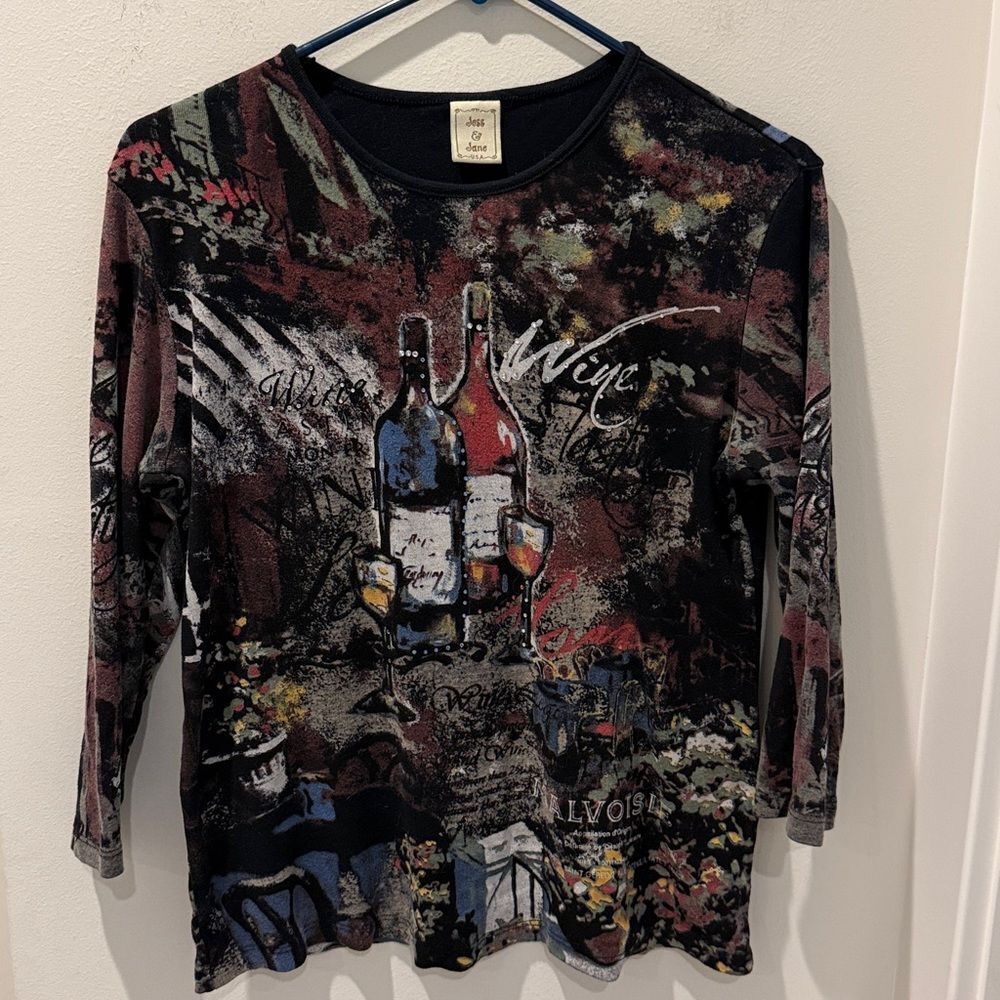 Jess & Jane Artistic Wine Bottle Graphic Top 3/4 sleeve size Small